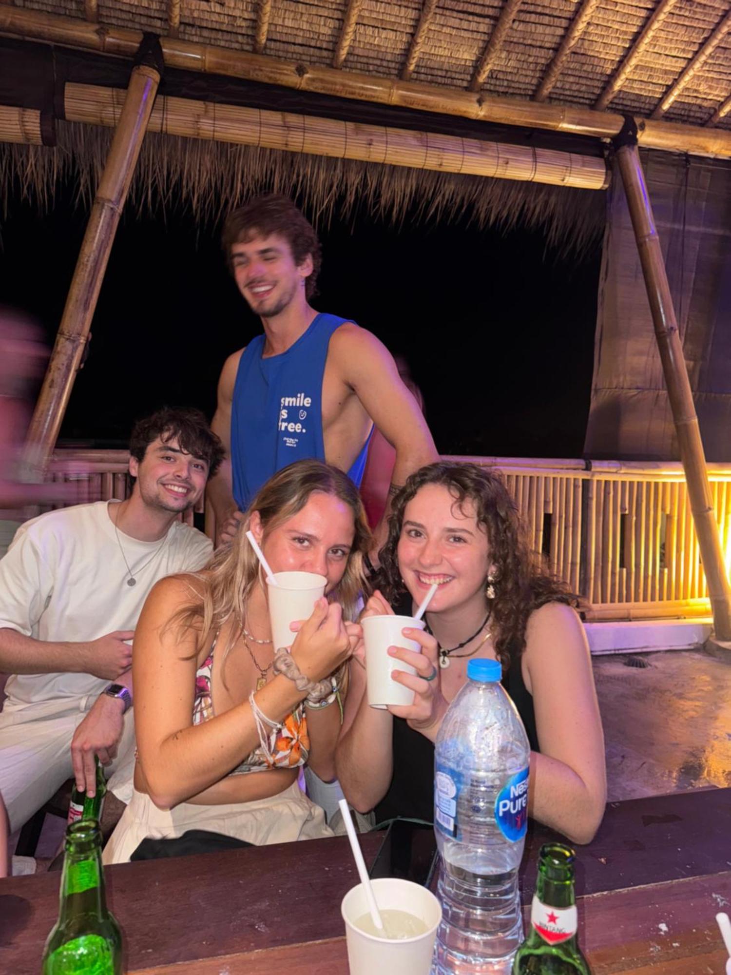 Canggu Central Hostel ภายนอก รูปภาพ
