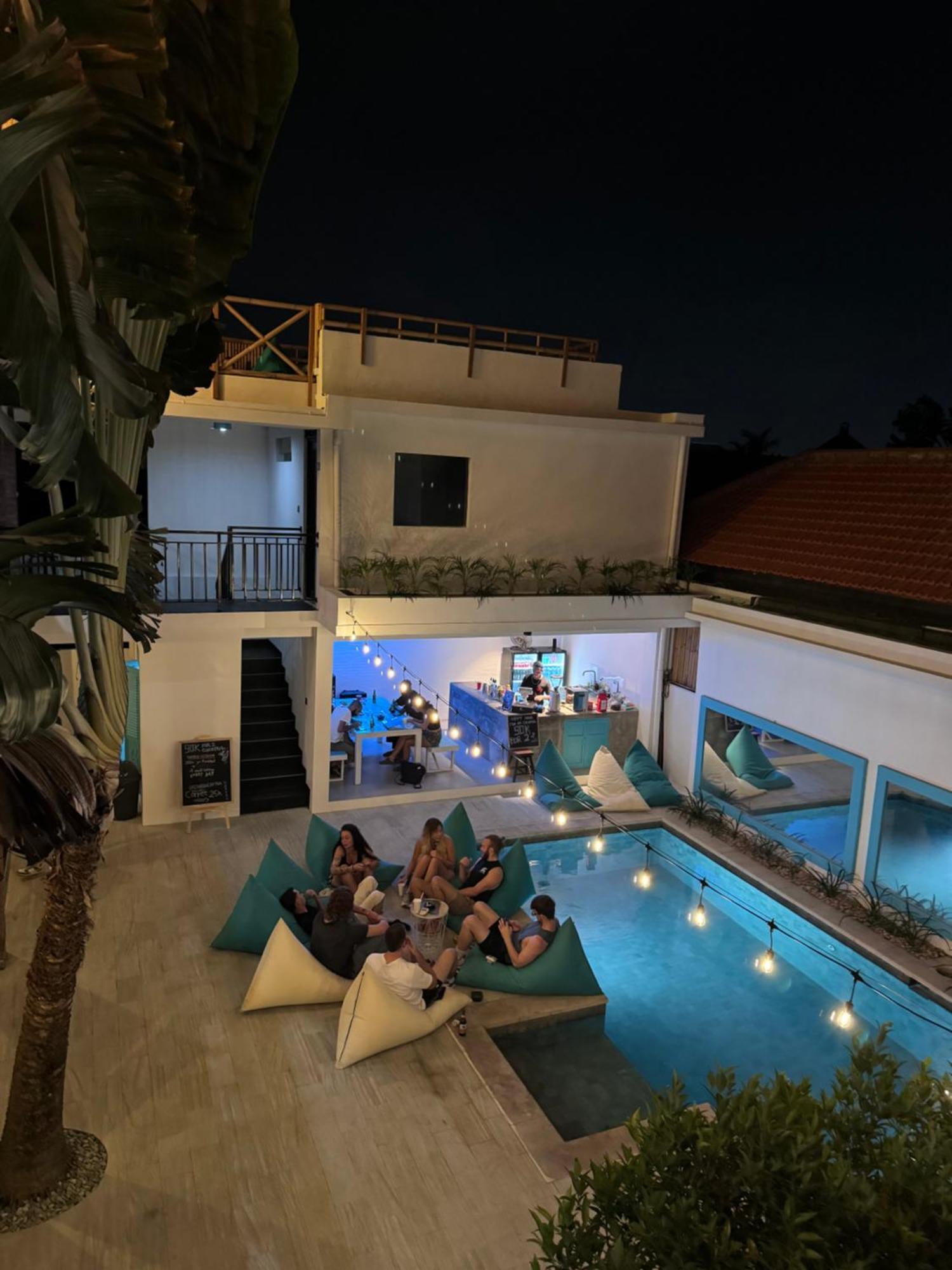 Canggu Central Hostel ภายนอก รูปภาพ