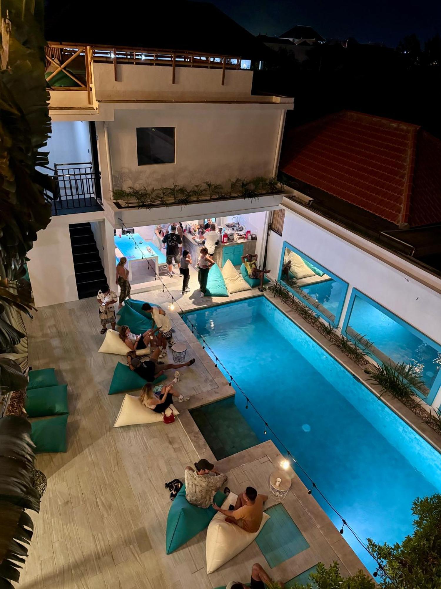Canggu Central Hostel ภายนอก รูปภาพ